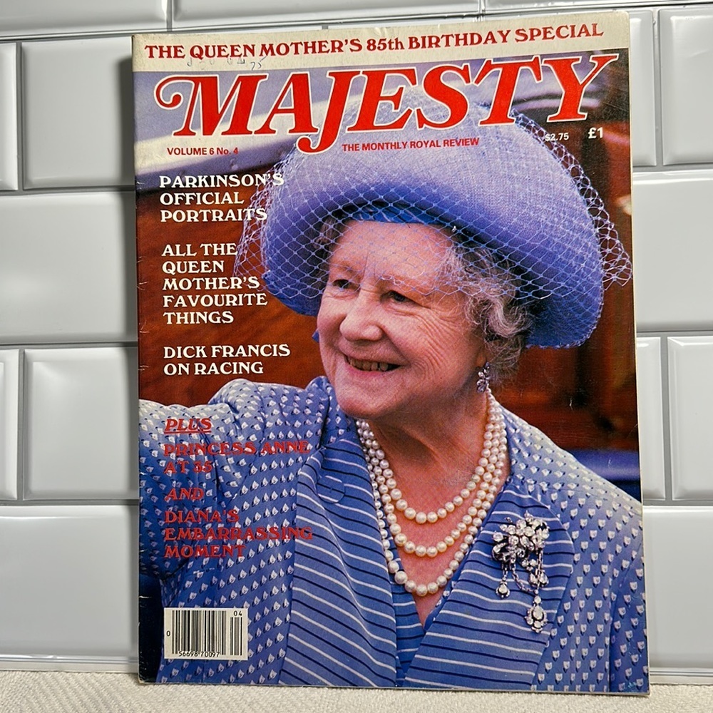 Majesty Magazine - The Monthly Royal Review - Vol 6 No. 4
